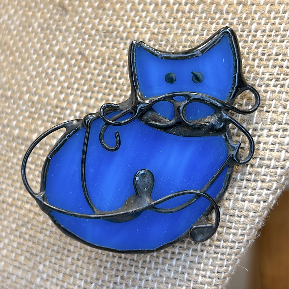 NWT Handmade Stained glass Blue Cat Brooch
